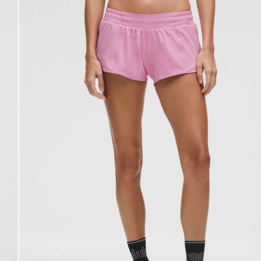 Lululemon Hotty Hot Low-Rise Lined Short 2.5" Pink Frosting Size 10